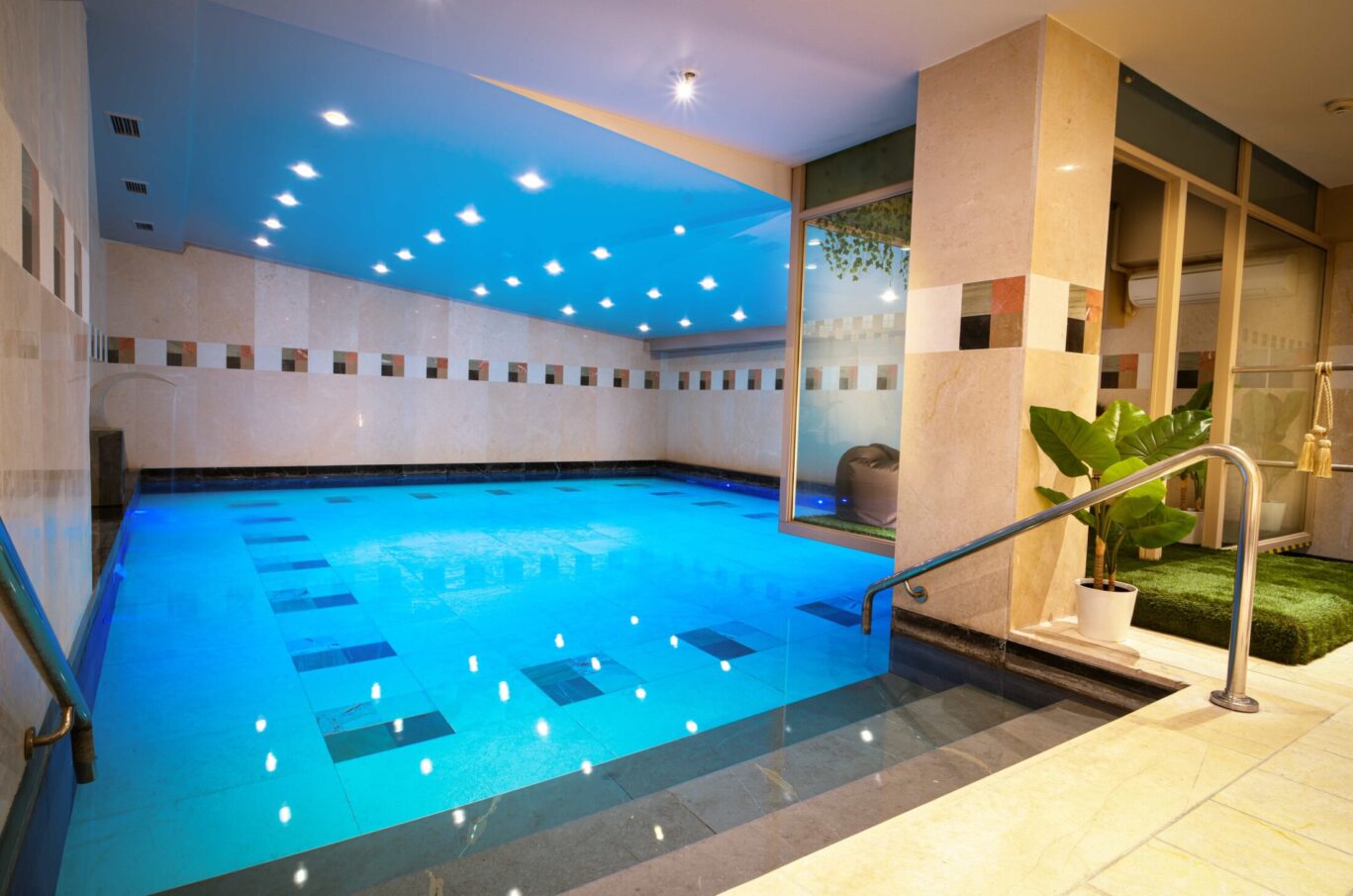 Pool LR